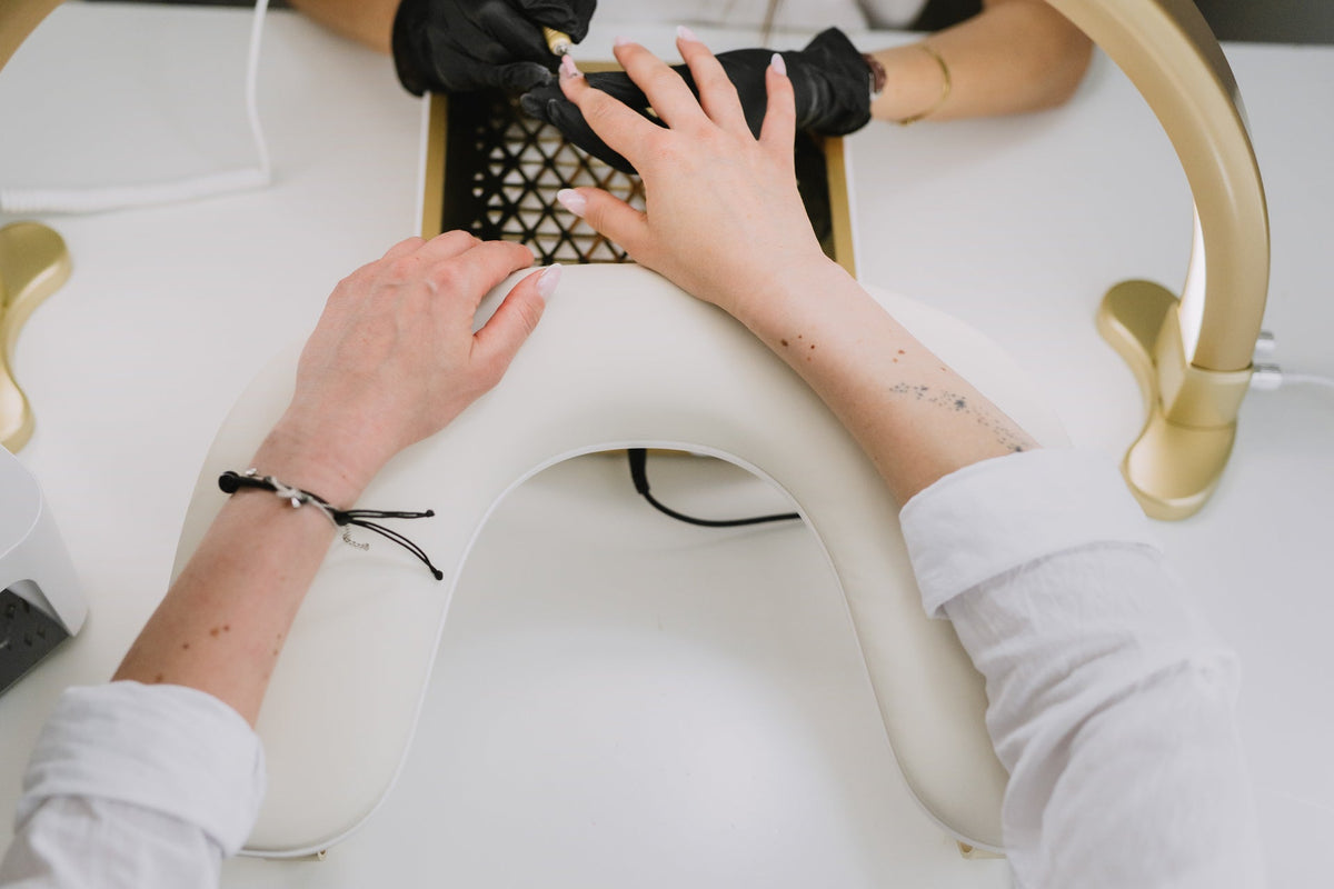 Ergonomiczna podpórka do manicure Veluxa